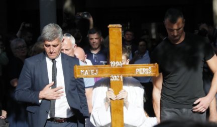 SAHRANJEN MATEJ PERIŠ! Porodica i prijatelji se oprostili od tragično stradalog Splićanina
