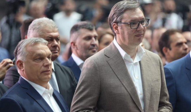 (FOTO) NEMA ČEGA NEMA! Vučić i Orban otvorili Sajam, a onda su svratili na jedan štand... Predsednik fotkom  oduševio sve!