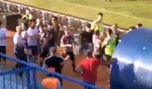 SRAMOTA U BOSNI I HERCEGOVINI! Navijači TUKLI fudbalere zbog ispadanja iz lige! (VIDEO)