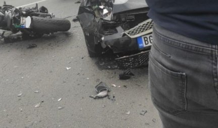 MOTOCIKLISTA PRETICAO AUTOMOBIL I DIREKTNO SE SUDARIO SA DRUGIM! Detalji tragedije kod Čačka, SVESTAN PREVEZEN U BOLNICU