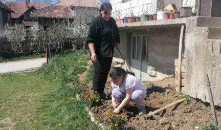 TEŠKA SUDBINA OSMOGODIŠNJE ANĐE! Ostala bez oca, a onda i bez struje u kući, ali osmeh ne skida sa lica