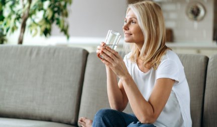 Voda sa optimalnim sadržajem minerala najbolja je za žene u menopauzi!