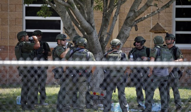 (FOTO) Policija u Teksasu PRIZNALA GREŠKU: Predugo čekali da savladaju UBICU 19 DECE!