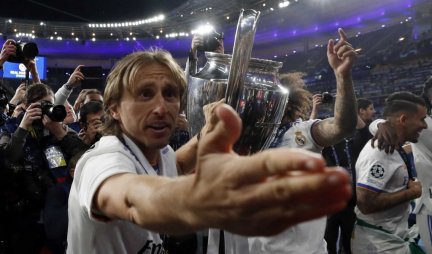 OVO NE LIČI NA HRVATA! Odao ga saigrač! Evo šta je Modrić rekao Salahu posle finala LŠ! (VIDEO)