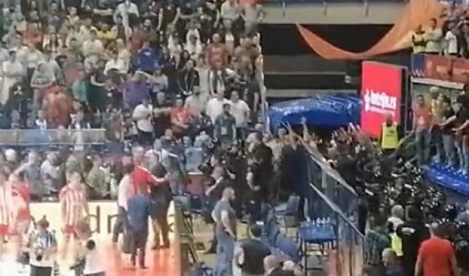 HAOS NAKON MEČA! Lesor se svađao s navijačima, Igrači Zvezde smirivali publiku (VIDEO)