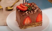 ČOKOLADNA TORTA SA JAGODAMA! Neodoljiv spoj voća i čokolade - njam njam (VIDEO)