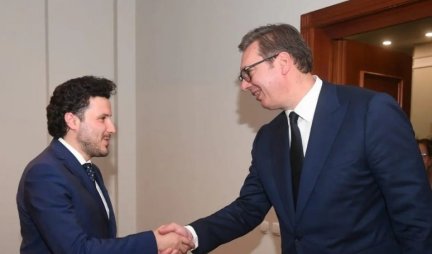Vučić se sastao sa predsednikom Vlade Crne Gore Abazovićem!