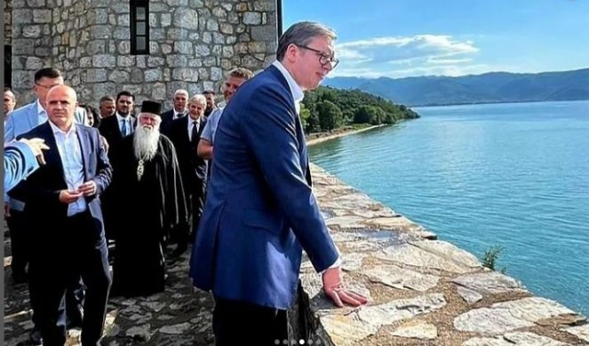 MESTO NA KOJEM JE NASTALO ĆIRILIČNO PISMO! Predsednik Vučić posetio manastir Svetog Nauma! (FOTO)