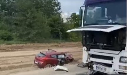 TEŠKA SAOBRAĆAJNA NESREĆA! Na putu Smederevo - Požarevac sudar automobila i kamiona (Video)