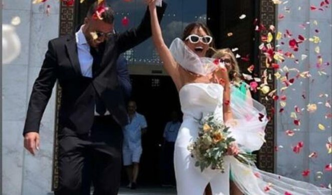 UDALA SE ĆERKA MIRJANE BOBIĆ MOJSILOVIĆ Mila zablistala u venčanici, svatovi bacali latice cveća! (FOTO)