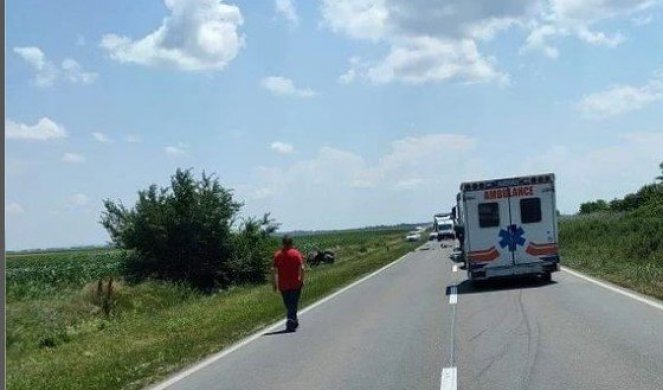 TEŠKA SAOBRAĆAJKA KOD NOVOG PAZARA! Direktan sudar "audija" i kamiona, vozač automobila teško povređen (FOTO)