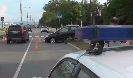 U POLUKRUŽNOM OKRETANJU NPRAVIO HAOS! Dva lica povređena posle saobraćajne nesreće u Kruševcu