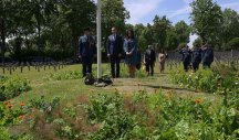 Ministar Stefanović položio venac na Srpsko vojničko groblje u Tijeu