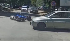 OBOREN MOTOCIKLISTA! Nezgoda u Novom Sadu, MOTOR OSTAO NASRED RASKRSNICE (FOTO)