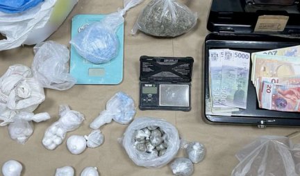ZA SVAKOG PO NEŠTO! Zaplenjena veća količina droge u Zrenjaninu! Policija pronašla: AMFETAMINE, MARIHUANU, EKSTAZI... I VEĆU KOLIČINU NOVCA