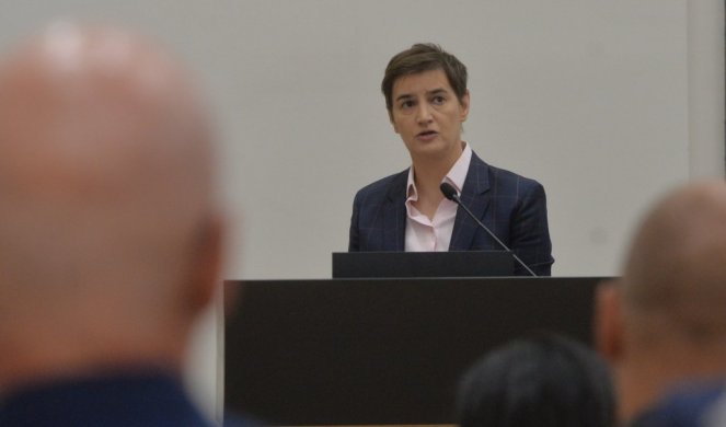 Brnabić nije nasela na provokaciju: Jedan od vaša dva medija za mene nije kredibilan, tako da moram da pogledam i čujem sama, pa ću vam onda odgovoriti!