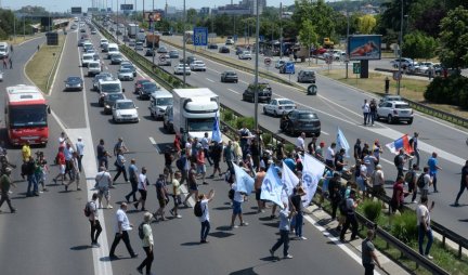Radnici Fijata blokirali auto-put u Beogradu!