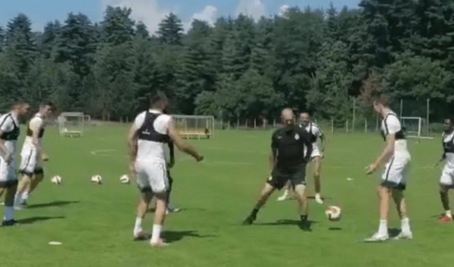 Ilija Stolica pokazao pulenima kako se igra "ševa"! (VIDEO)