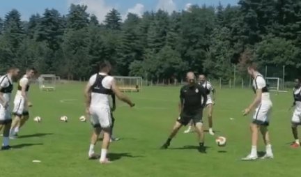 Ilija Stolica pokazao pulenima kako se igra ševa! (VIDEO)