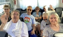Besplatno na Frušku Goru i u Sremske Karlovce! Penzioneri sa Savskog venca otišli na izlet u organizaciji opštine