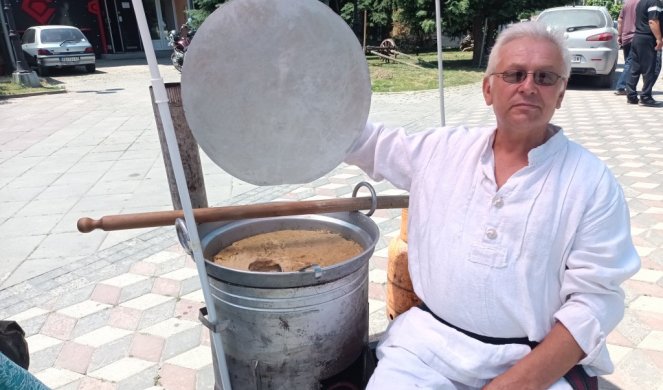 VLAŠKE ŽMARE SPECIJALITET KOJEM JE TEŠKO ODOLETI! Recept se prenosi s kolena na koleno, majstor Miladin OTKRIO TAJNU (VIDEO/FOTO)