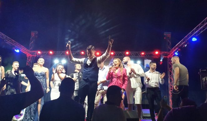 Pobednik "Zvezda Granda" održao koncert u Tešnju