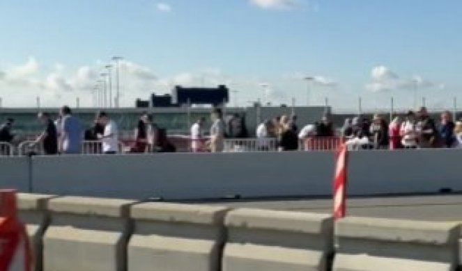 OGROMNA GUŽVA U AMSTERDAMU! Kilometarska kolona ljudi čeka na aerodromu