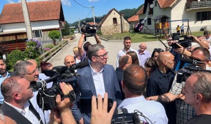 Gde god da se pojavim i najavim put, odmah kažu: "e, ta kuća tu je Vučićeva pa zato gradi"! Tako da sad imam jedno 77 kuća po Srbiji!