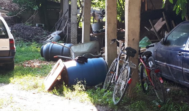 BIZARNA TRAGEDIJA! U selu kod Bojnika stariji meštanin upao u BURE puno KOMINE ZA PEČENJE RAKIJE I UDAVIO SE! (Foto)