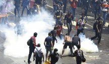 ŠRI LANKA TONE U HAOS ZBOG NESTAŠICA! Zemlja proglasila BANKROT, demonstranti probili blokade i upali u predsednikovu rezidenciju! (VIDEO)