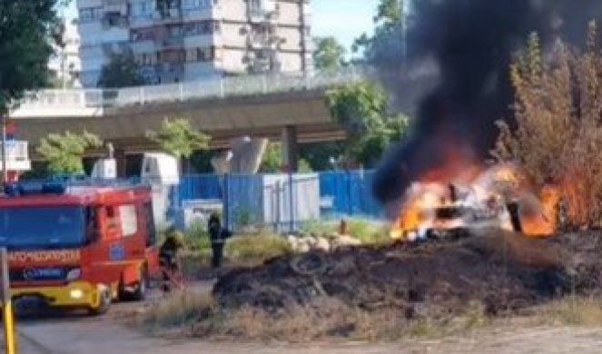 POŽAR U NOVOM SADU! Zapalio se kamion ispod mosta! VATROGASCI NA TERENU