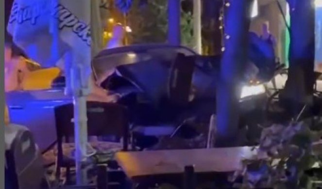 (VIDEO) HOROR U NOVOM SADU! Automobilom se zakucao u baštu kafića, vozač pobegao sa lica mesta!