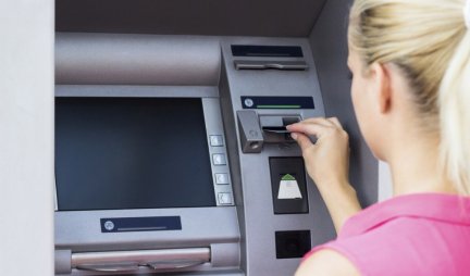 Još jednu Beograđanku opljačkao bankomat: Htela da podigne novac, a kad je ukucala sumu doživela šok