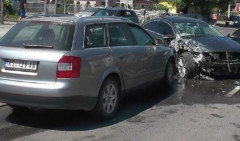 KARAMBOL U KRUŠEVCU! U sudaru dva automobila i auto-čistača povređeno jedno lice (FOTO)
