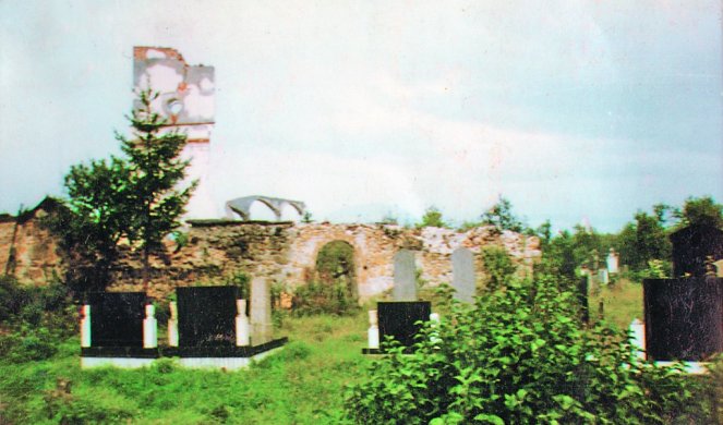 Jedna od spaljenih kuća Vučića
