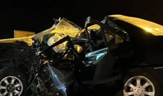 JEZIVA NESREĆA KOD ČELAREVA! Autom se zakucao u drvo, na licu mesta poginuo mladić (VIDEO)