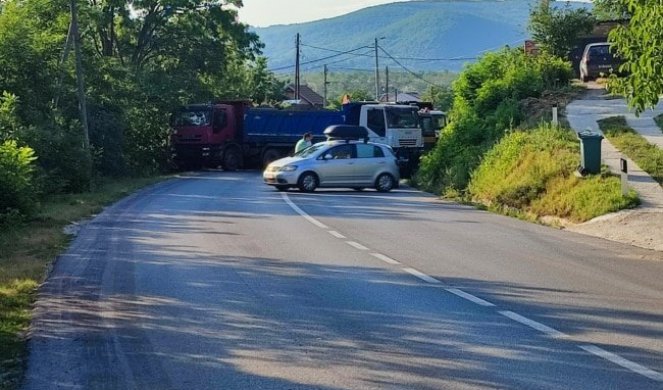 SRBI KAMIONIMA ZAPREČILI PUT ŠIPTARSKIM SPECIJALCIMA!