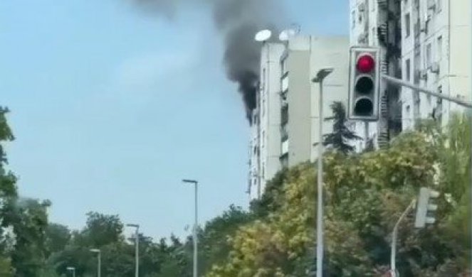 POŽAR NA NOVOM BEOGRADU! Gori stan u višespratnici u Gandijevoj! PRONAĐENA JEDNA OSOBA U BESVESNOM STANJU