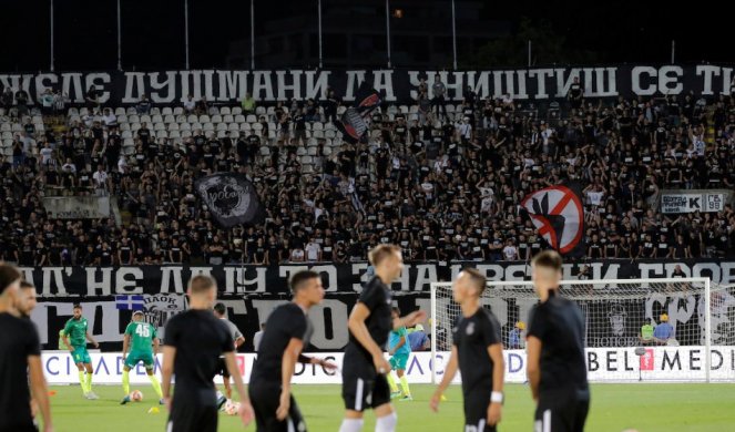 NEMILE SCENE U HUMSKOJ - GROBARI BRUTALNO VREĐALI VAZURU! Vatromet prethodio evropskoj premijeri Partizana! (VIDEO)