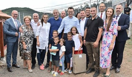 Petković obišao trinaestočlanu porodicu Jevremović u selu Trikoše