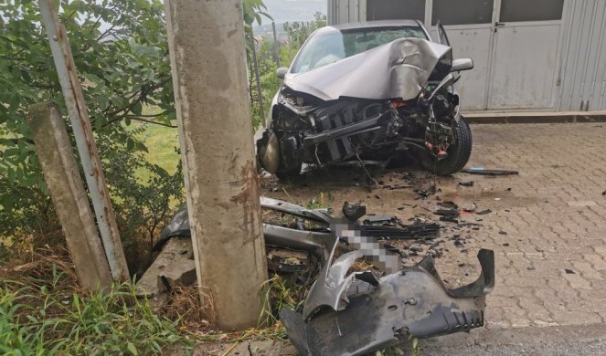 JEZIVA NESREĆA KOD ČAČKA! Autom se zakucao u betonski stub, vozač poginuo na licu mesta, DELOVI VOZILA RASUTI PO PUTU (FOTO)