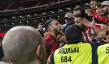 SKANDAL U MADRIDU! Navijači vređali igrače, fudbaler se zaleteo ka njima (VIDEO)