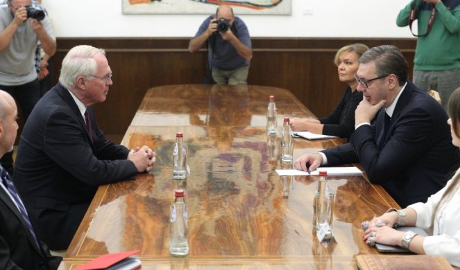 Konkretan i sadržajan razgovor! Vučić se sastao sa ambasadrom SAD Kristoferom Hilom - ponovio doslednu poziciju Srbije!