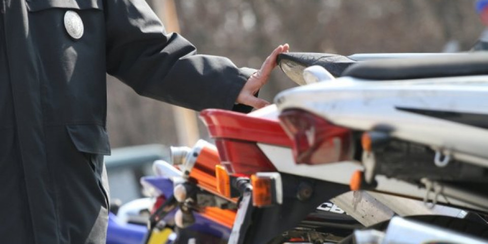 Zmije, kamagra, sudžuk: Šokantne zaplene srpskih carinika (FOTO)
