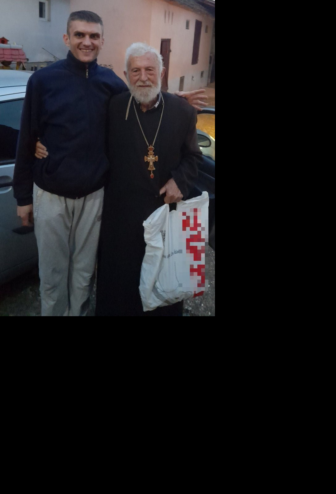 Sveštenik Georgije Mrvić prota u penziji je najdraži gost u kući Vitomirovića