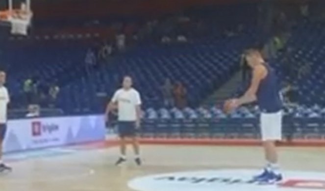 HLADAN KAO ŠPRICER! Nije ZADRHTALA ruka Jokiću! Pogledajte kako MVP šutira bez GREŠKE! Grci, SPREMITE SE (VIDEO)