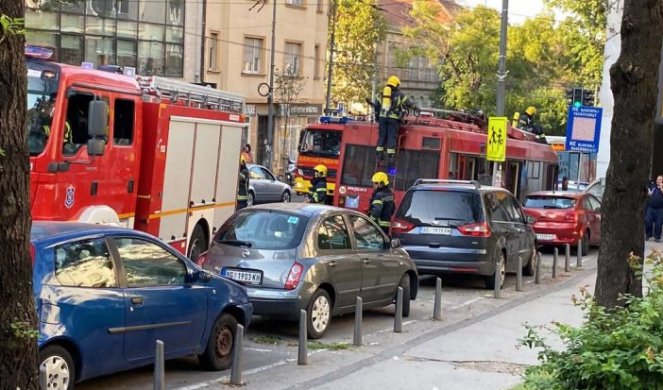 ZAPALJENA TROLA IZAZVALA GUŽVU U TAKOVSKOJ! vatrogasci intervenisali usred saobraćajnog špica (FOTO/VIDEO)