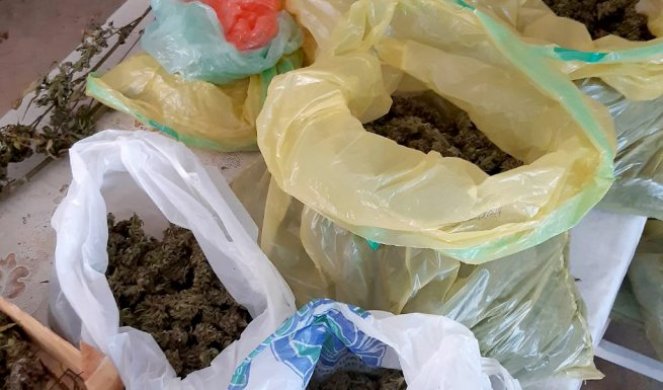 KOD MALOLETNIKA PRONAĐENA MARIHUANA! Uhvaćen diler u Novom Pazaru