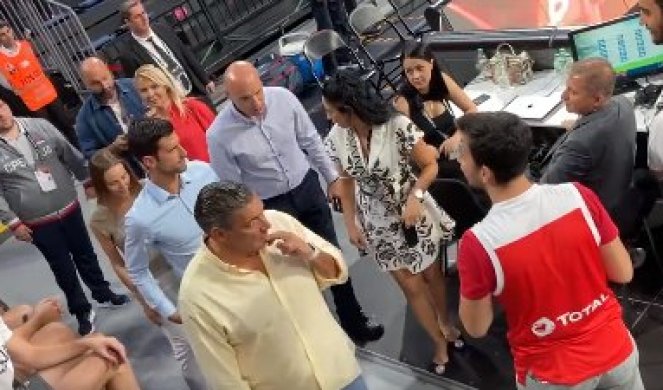 (VIDEO) NOVAK I BOGDAN U ISTANBULU UZ SRBIJU! Đoković nastavlja da bodri ORLOVE, pridružila mu se i Jelena!