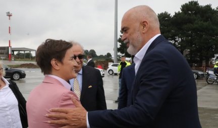 EDI RAMA STIGAO U BEOGRAD, na aerodromu ga dočekala premijerka Ana Brnabić!
